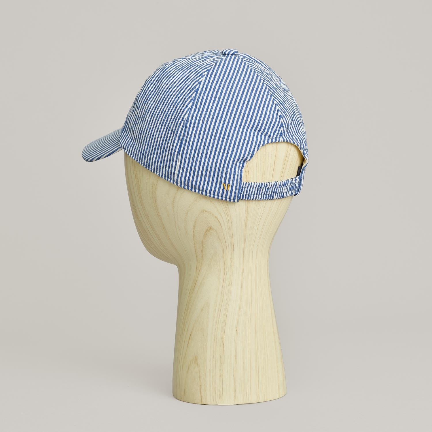 MANGOLA-Artisanal-Cap_Blue-White_back-side