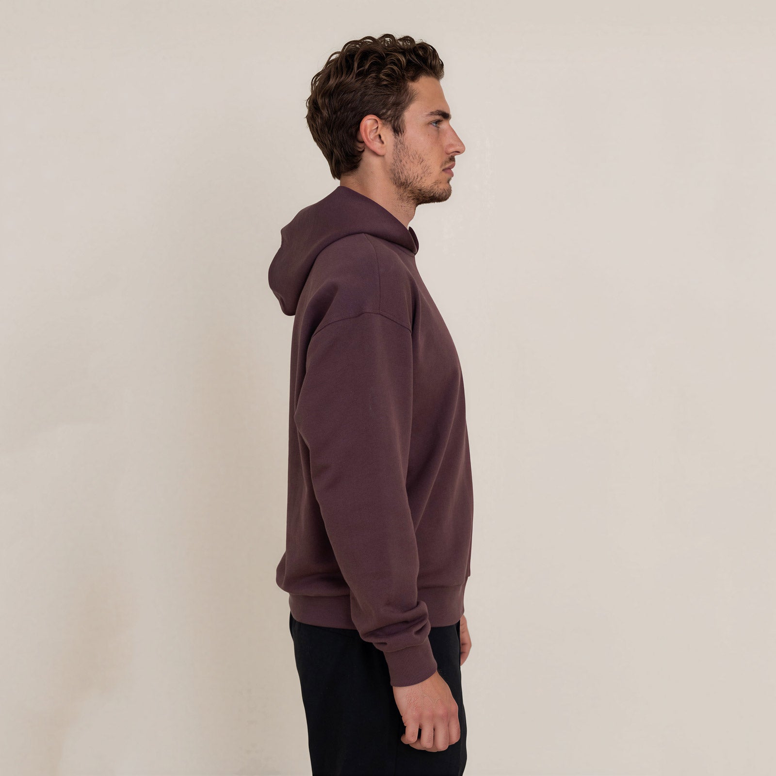 MANGOLA-Hoodie-Relaxed_man_bordeaux_side #color_bordeaux