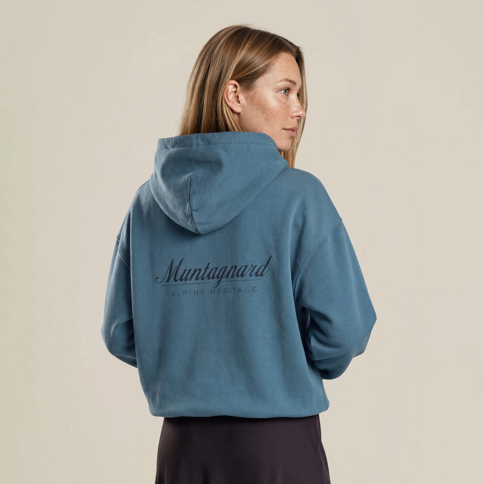 MANGOLA-Hoodie-Relaxed_woman_blue-green_back #color_petrol