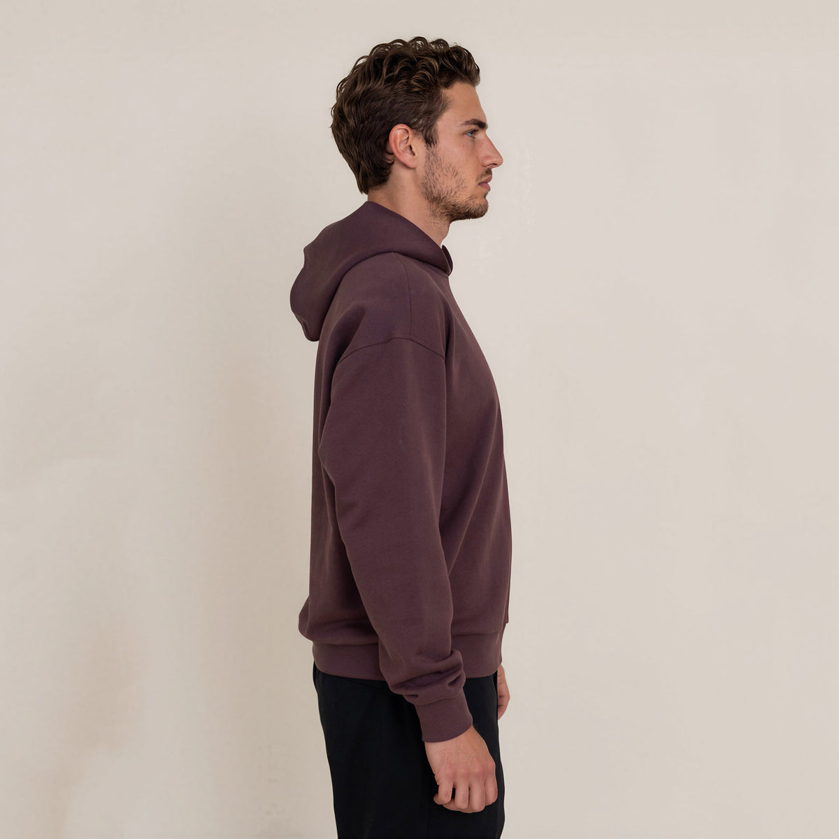 MANGOLA-Hoodie-Relaxed_man_bordeaux_side #color_bordeaux