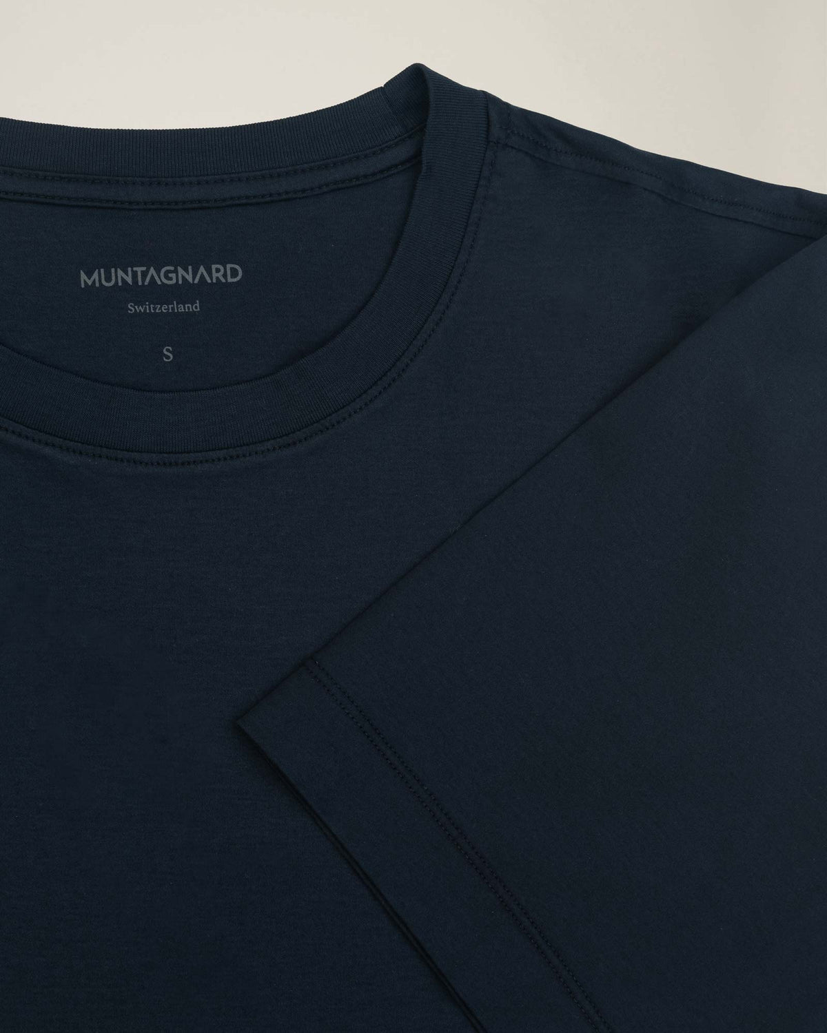MANGOLA-T-Shirt_women_dark-blue_flatlay_detail #color_dark blue