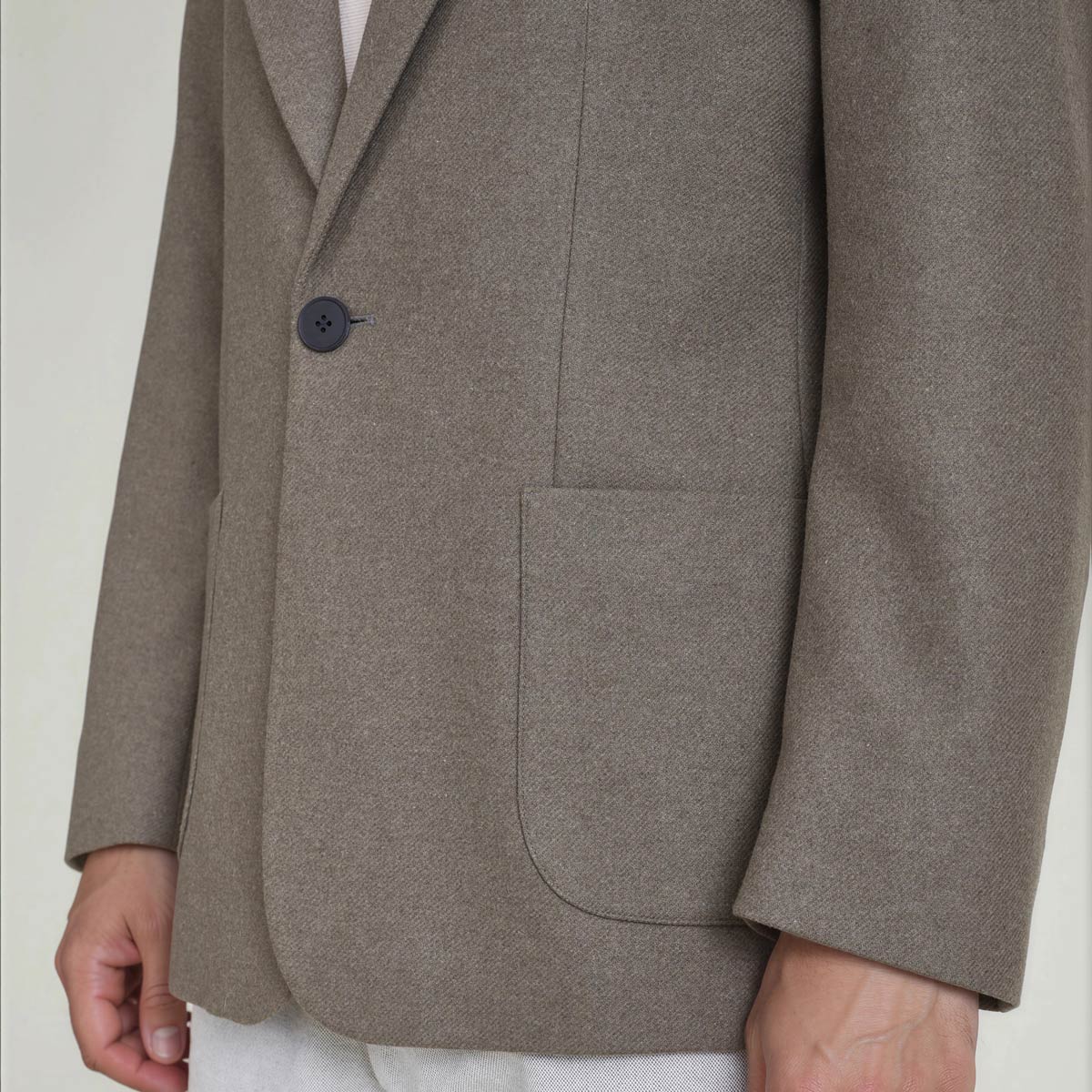 LANA-Veston_man_dark-green_detail-front