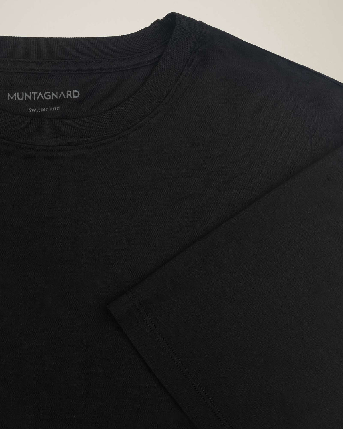 LEGNA-T-Shirt_men_black_flatlay_detail #color_black