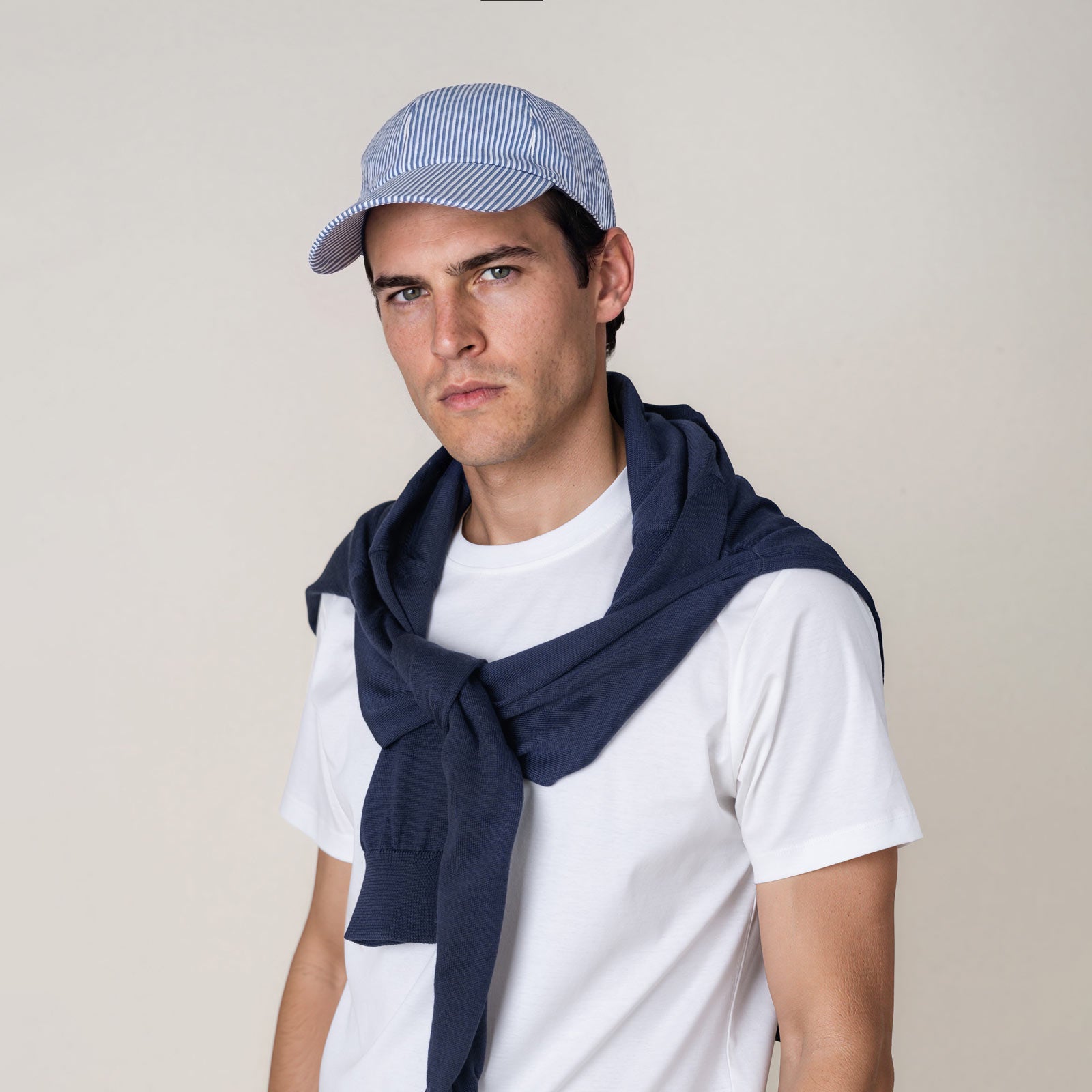 MANGOLA-Artisanal-Cap_Blue-White_man_front