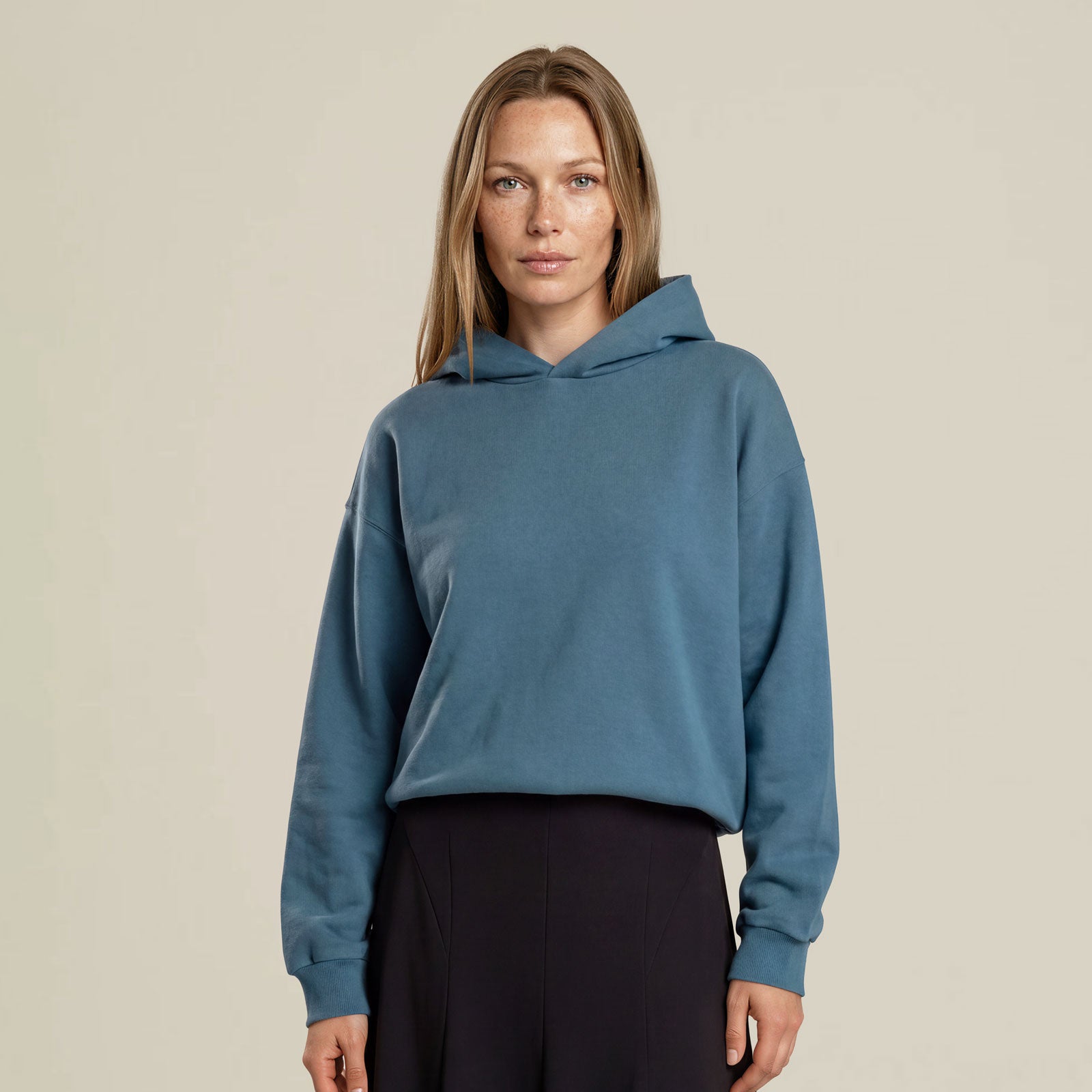 MANGOLA-Hoodie-Relaxed_woman_blue-green_front #color_petrol