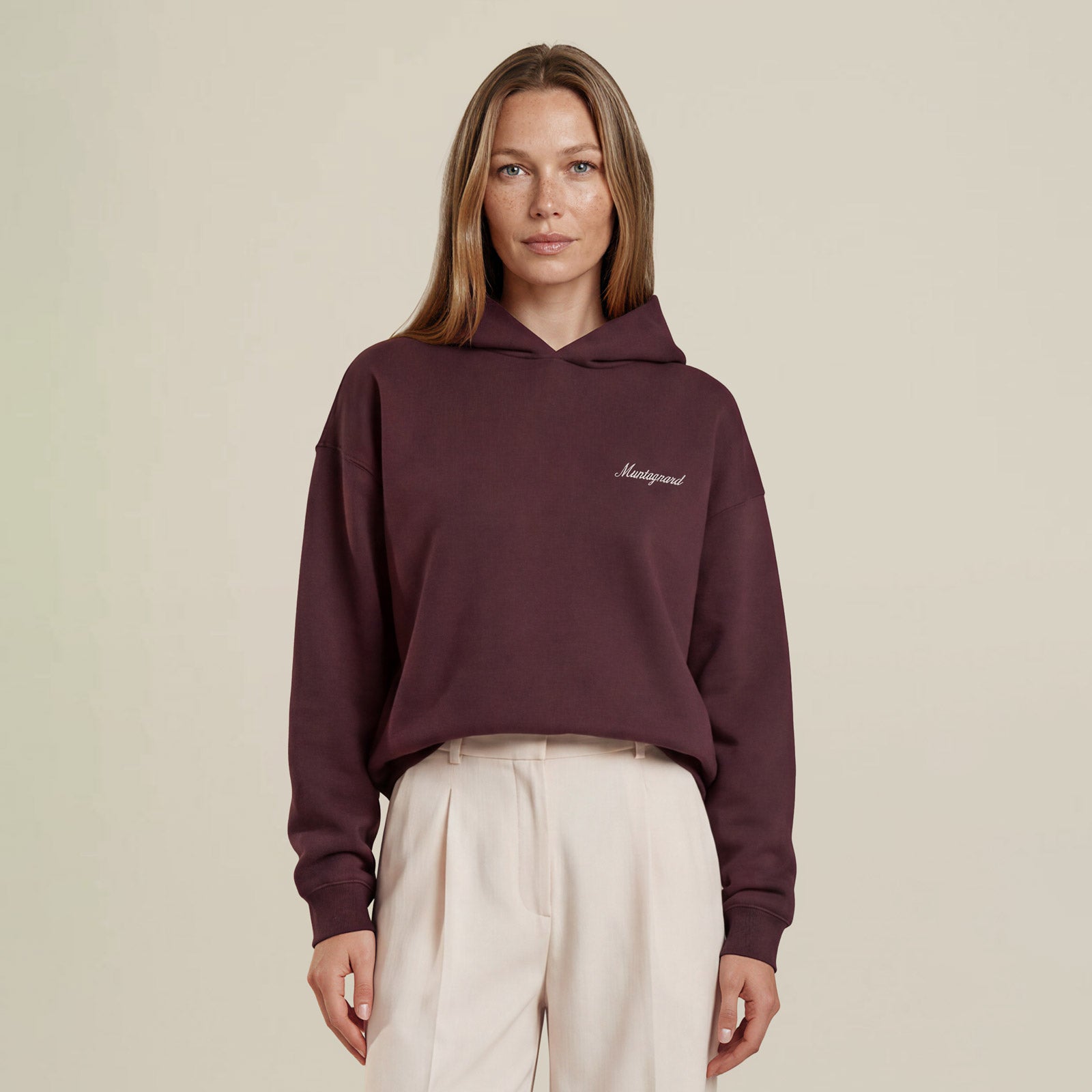 MANGOLA-Hoodie-Relaxed_woman_bordeaux_front #color_bordeaux