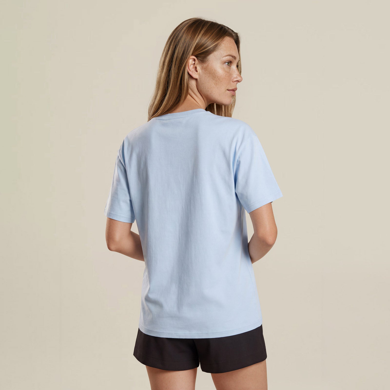 MANGOLA-T-Shirt-Relaxed_woman_light-blue_back #color_light blue