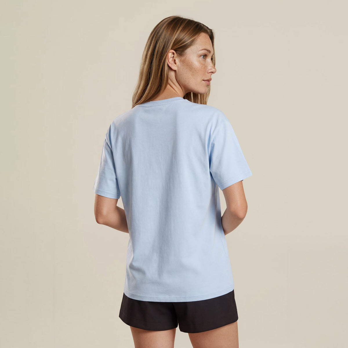 MANGOLA-T-Shirt-Relaxed_woman_light-blue_back #color_light blue