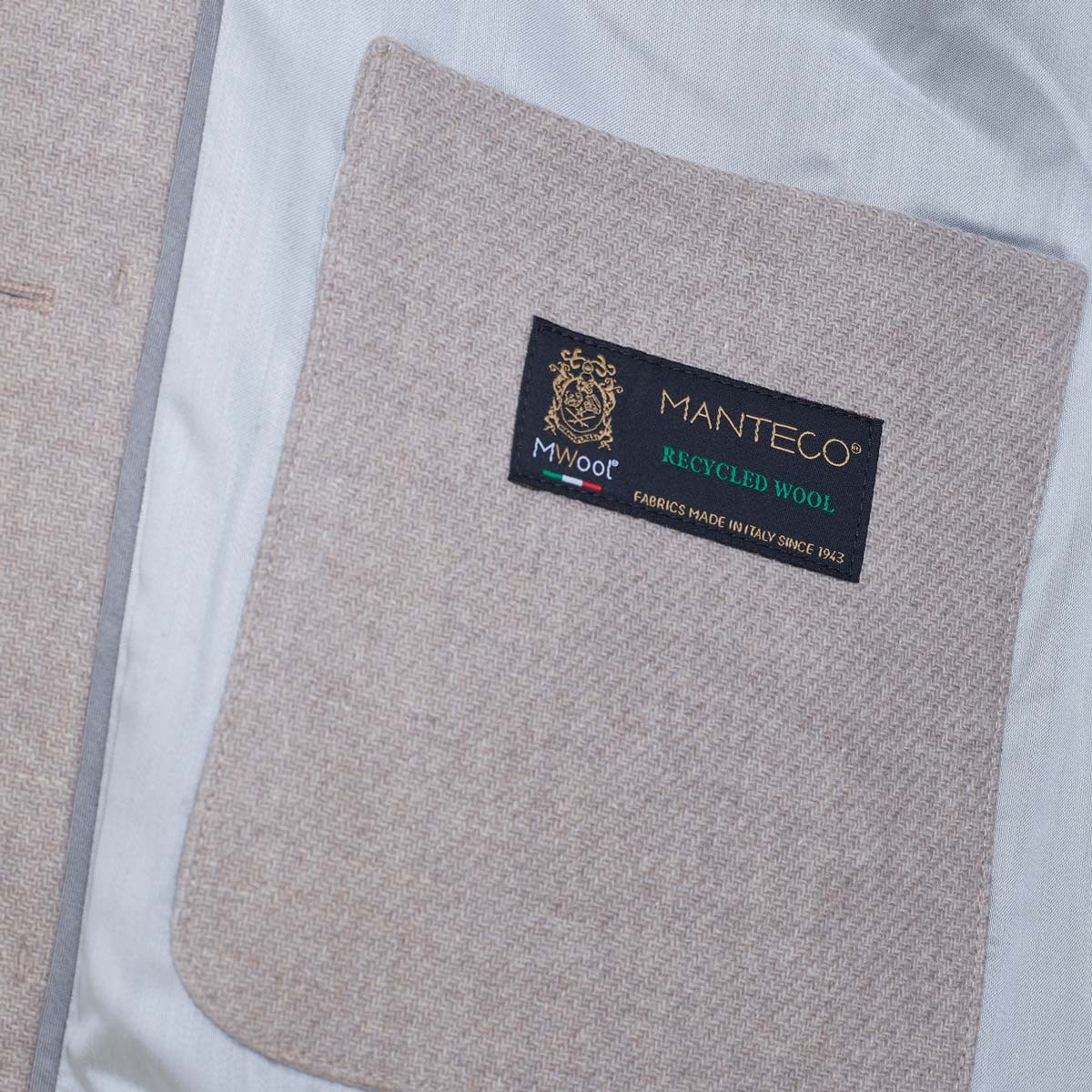 LANA-Coat_woman_light-grey_detail #color_light beige